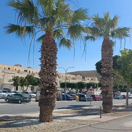 Casa Del Pez Vivienda A Pie De Calle En Agua Amarga A 250 Metros De La Playa *